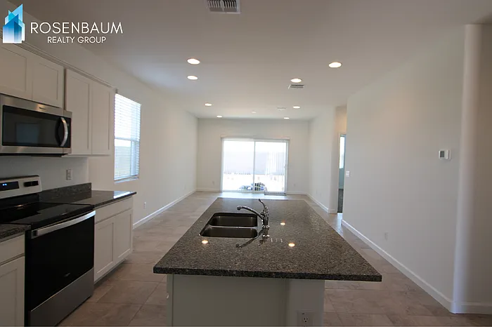 4 bed, 2.0 bath, 1787 sqft, $1,899 — Photo 3