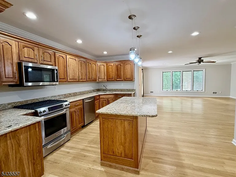 48 E Madison Ave — Photo 15