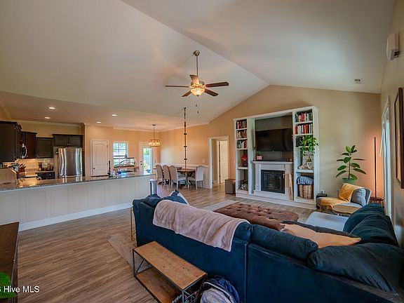 3rd image of 200 Albacore Court