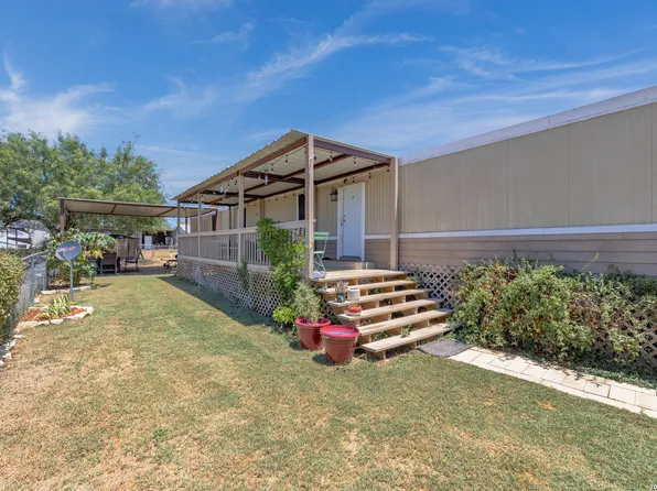 838 Avenue M, Poteet, TX 78065