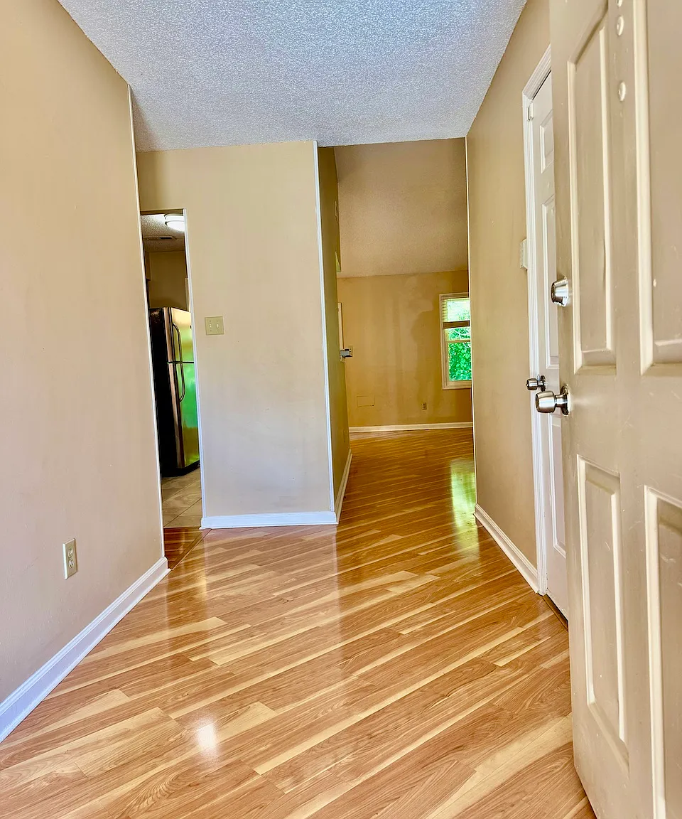 1424 Clear Brook Dr — Photo 2