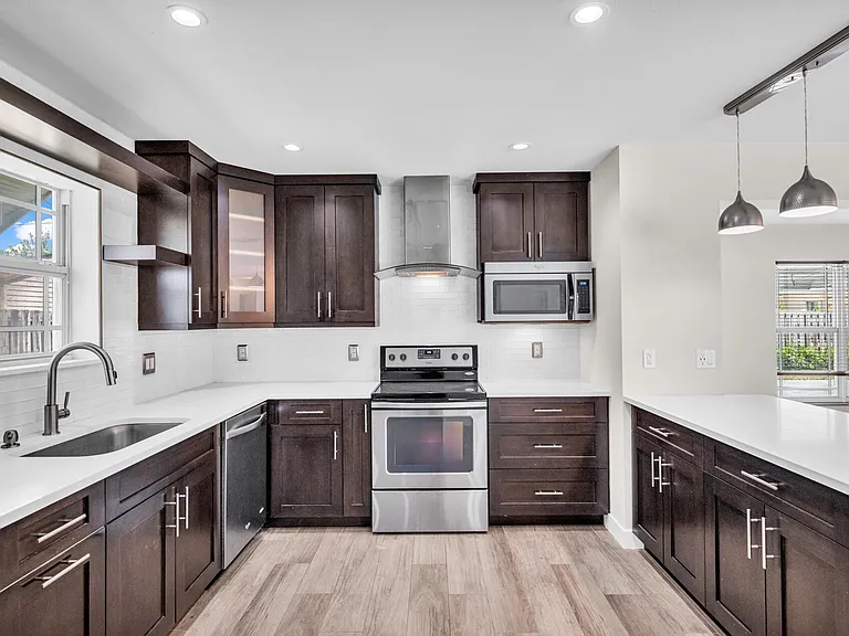 921 SE 15th Ct — Photo 12