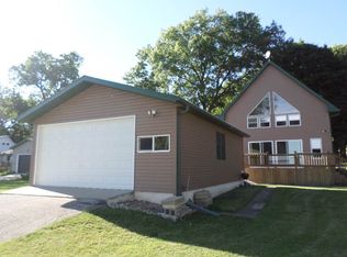 W9465 Lake Dr, Edgerton, WI 53534