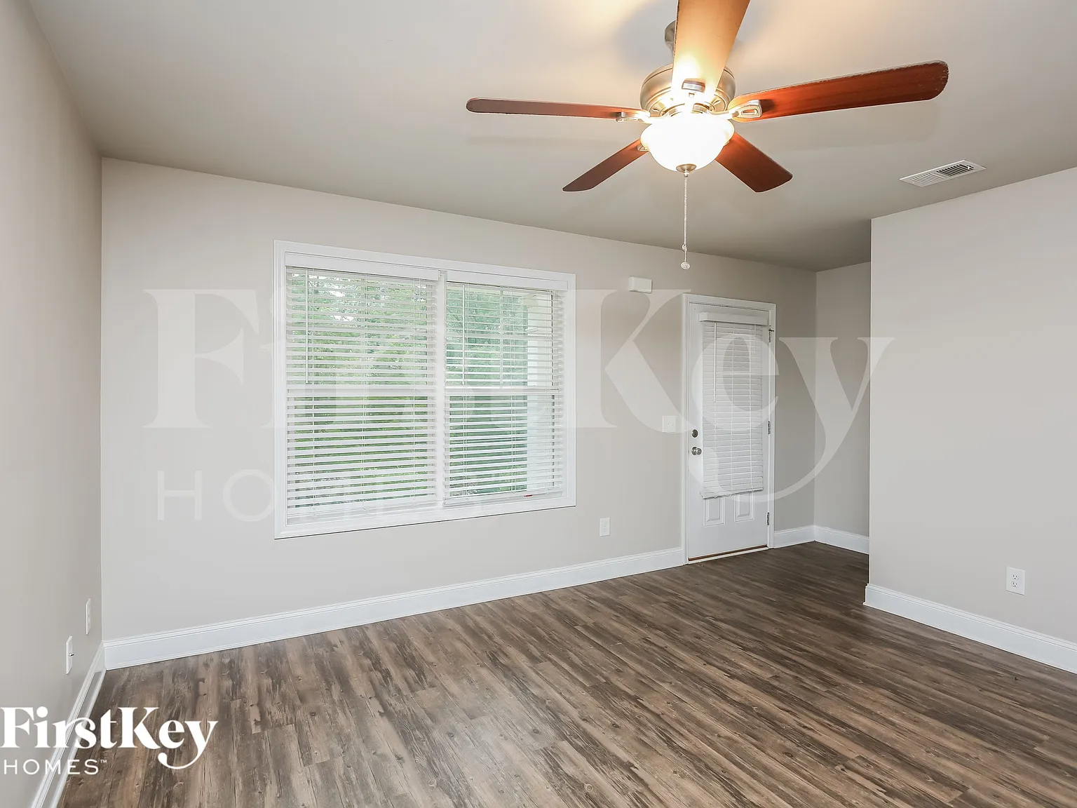 3 bed, 3.0 bath, 1391 sqft, $1,790 — Photo 2