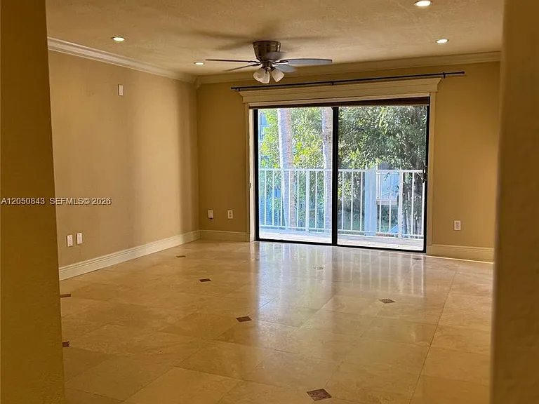 9301 SW 92nd Ave #212-B — Photo 3