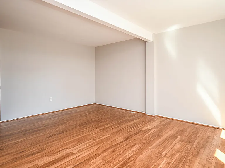 10231 Millstream Dr — Photo 2