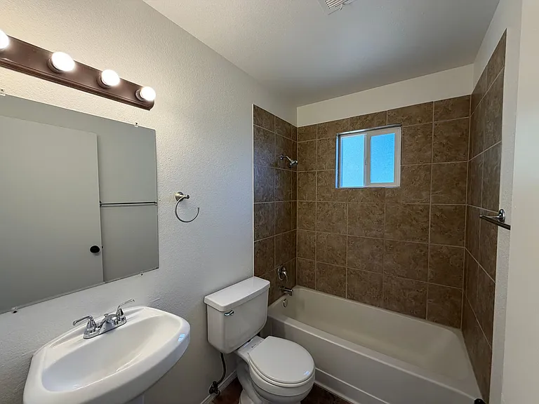 628 Pontiac Dr SW — Photo 9