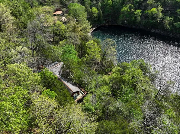 11 County Road 1089, Eureka Springs, AR 72632