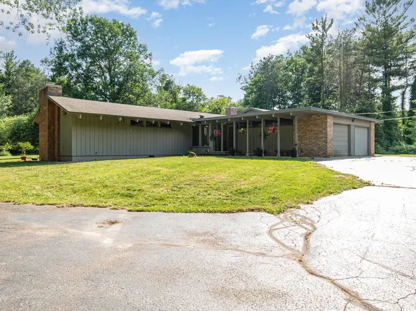 1236 W Center Rd, Essexville, MI 48732