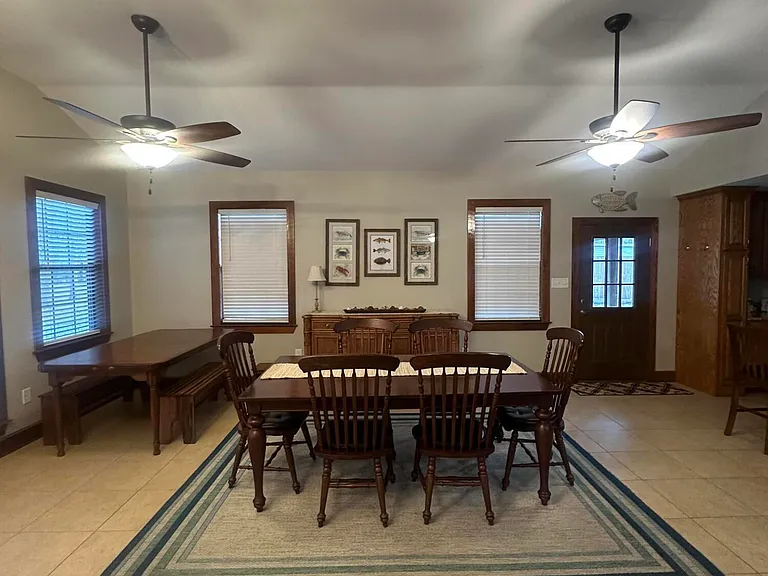 10325 Clearwater Rd — Photo 5