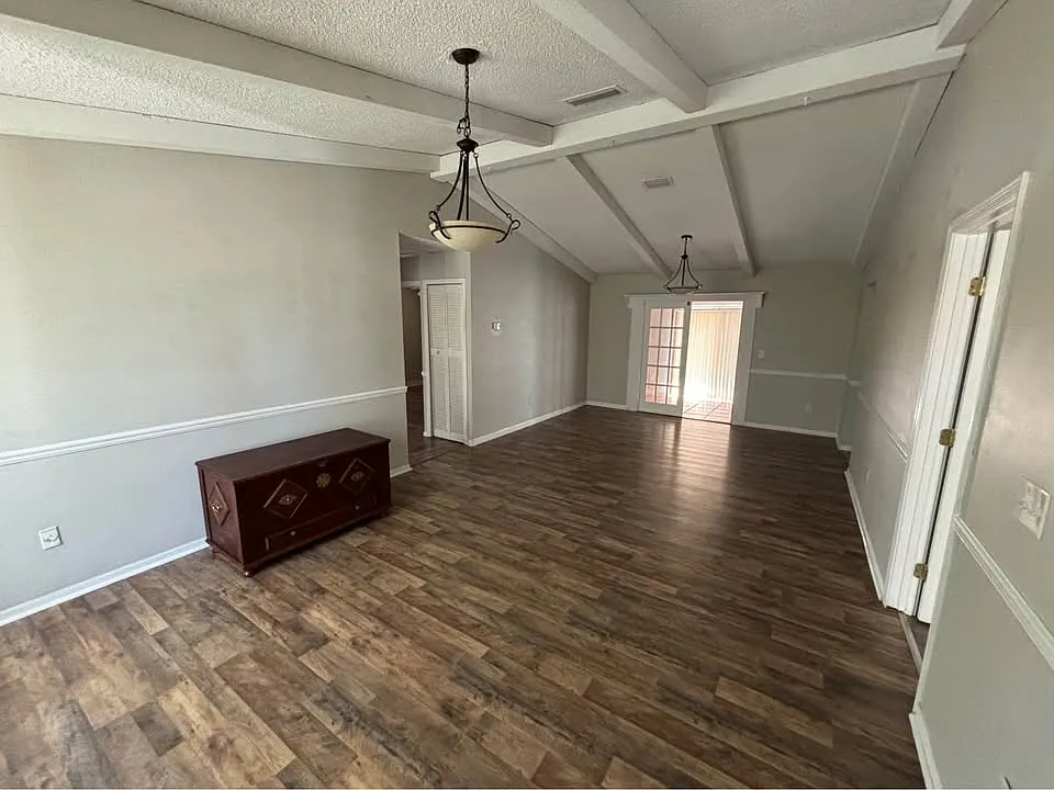 4 bed, 1944 sqft, $2,199 — Photo 4