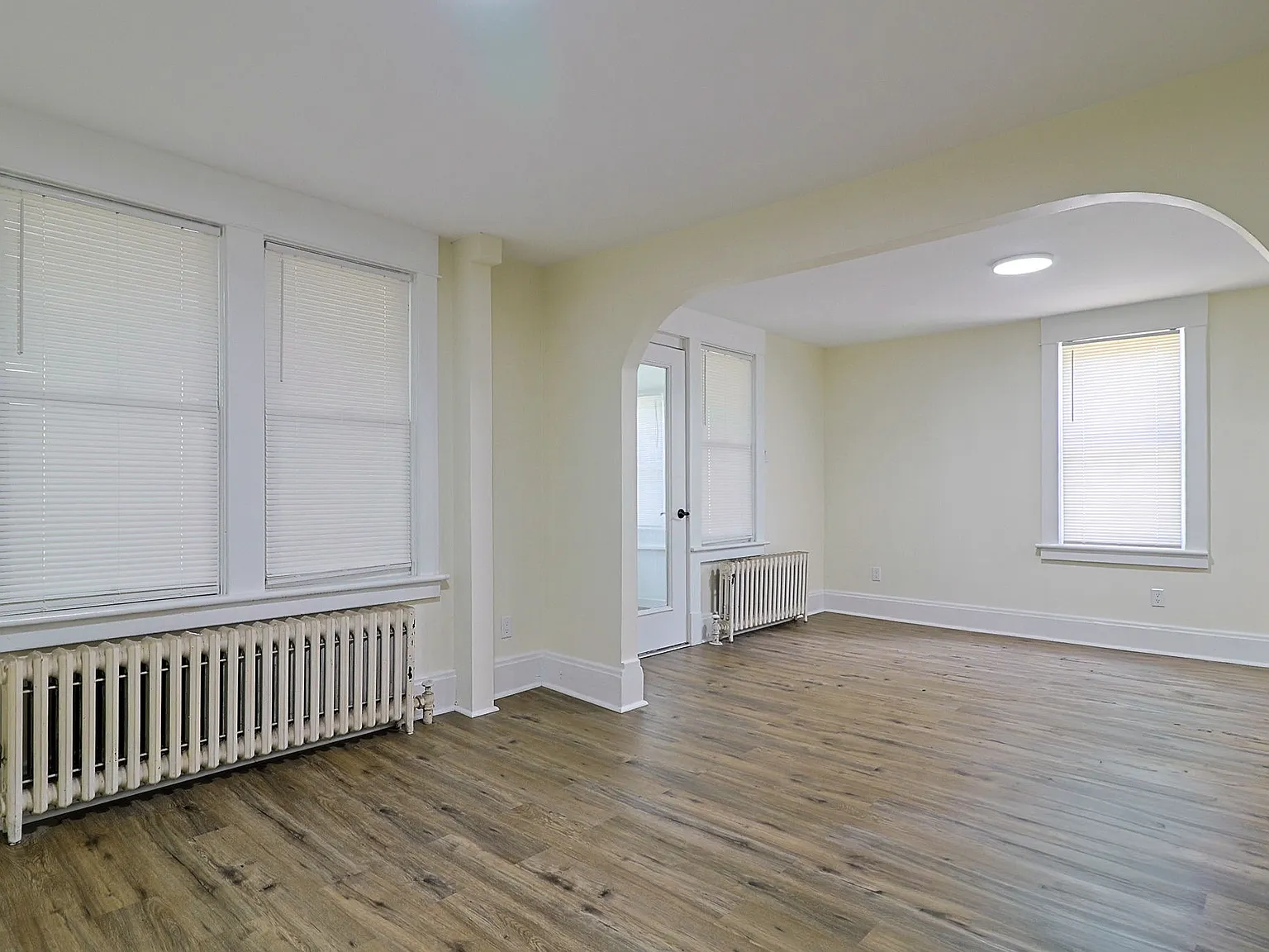 3 bed, 1.5 bath, 1300 sqft, $2,350 — Photo 3