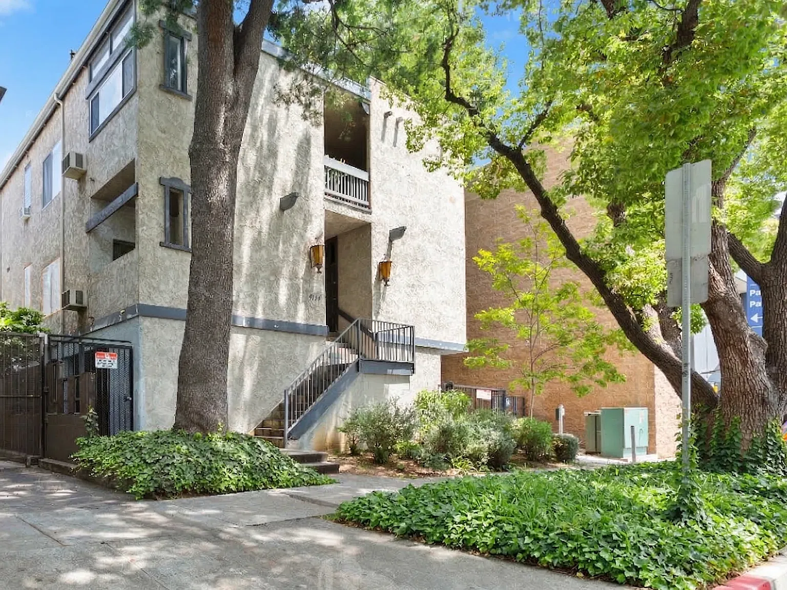 1114 N. Kings Road — Photo 1