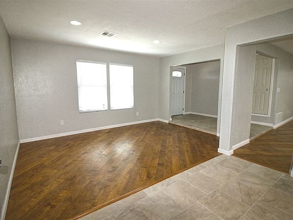 4th image of 7901 NW Baldwin Ave