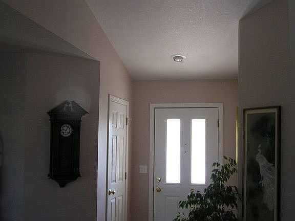 Front entry w large closet