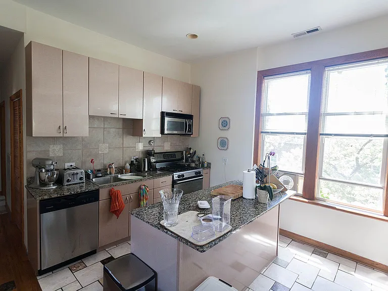 901 N Winchester Ave #3F — Photo 11
