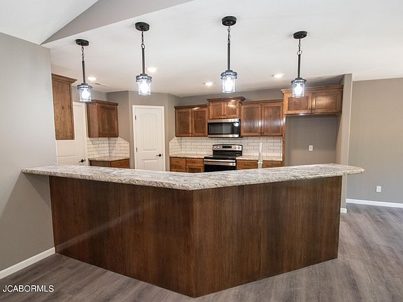 5th image of 2055 Hampshire Dr