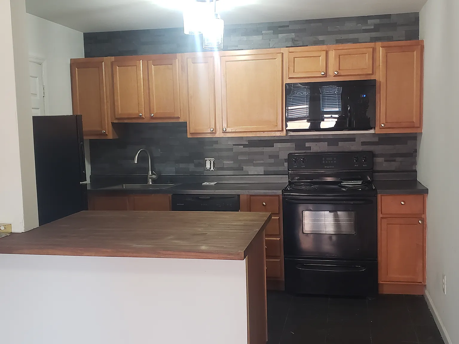 2 bed, 850 sqft, $1,275 — Photo 3