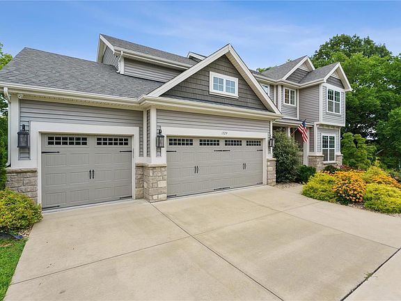 2nd image of 1329 Grandview Dr