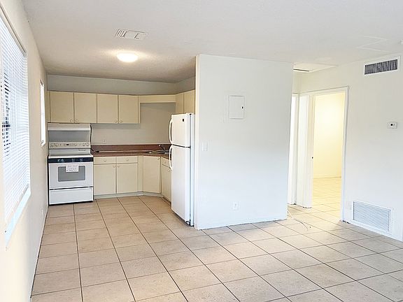 5th image of 440 NW 40th Ct APT 1