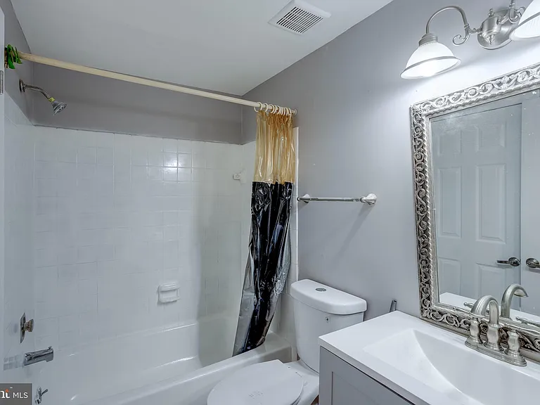 101 Bayberry Ct — Photo 16