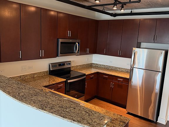5th image of 920 S Clark St #1019