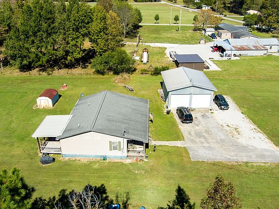 3rd image of 667 Maple Bend Rd