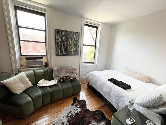 2nd image of 189 Bedford Ave APT 7