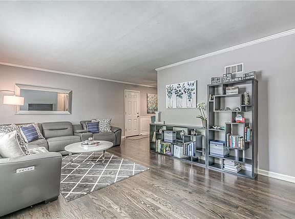 4th image of 8724 Maiden Ln