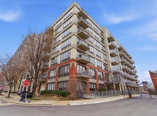 1000 N Kingsbury St APT 104, Chicago, IL 60610