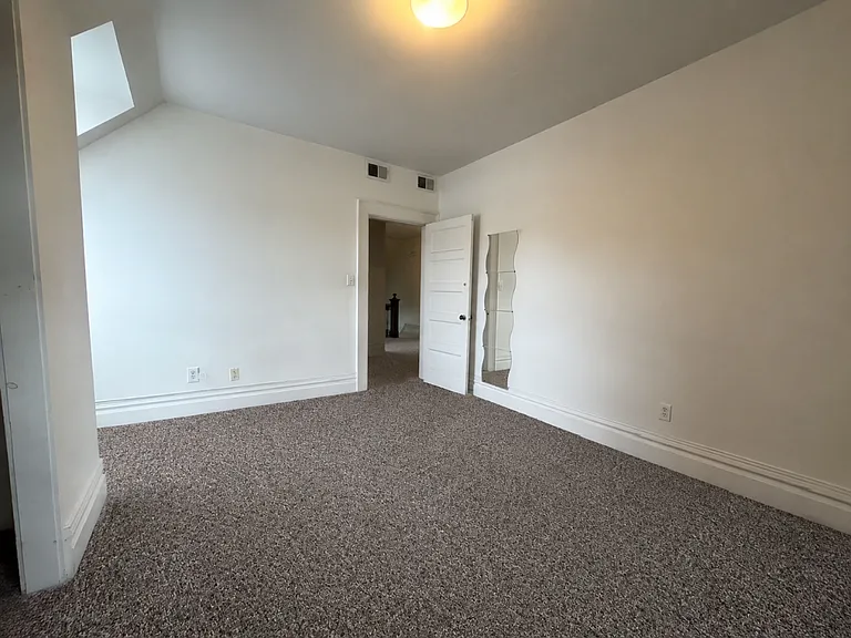 4821 Centre Avenue — Photo 15