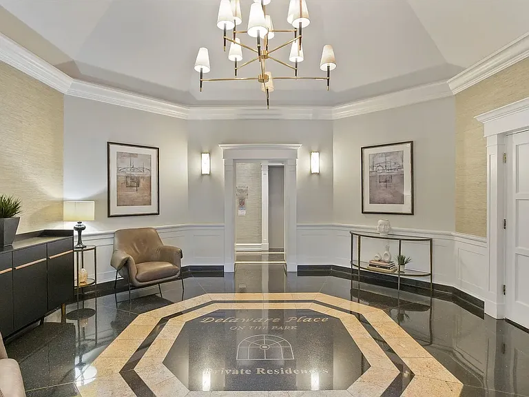 33 W Delaware Pl #11B — Photo 12