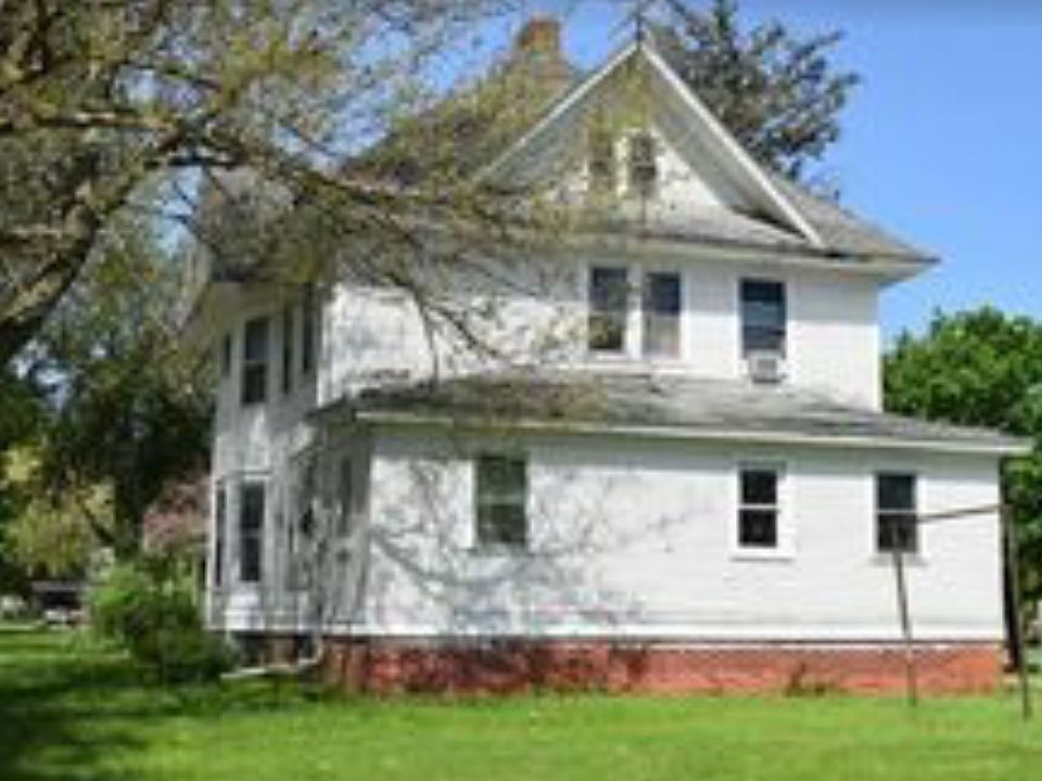 We'll take care of the lawn while you enjoy the spacious yard.