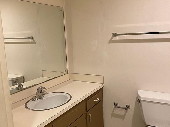 5th image of 4221 E Blaine St #2