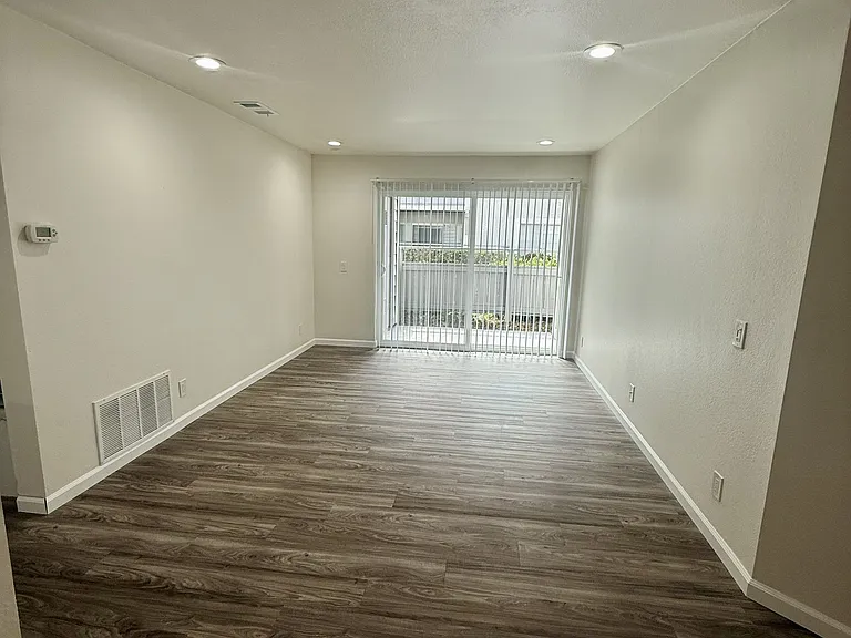 Presidio Villa Apartments — Photo 14