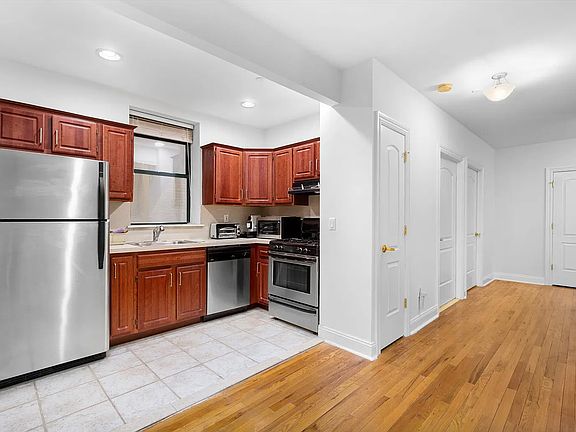 3rd image of 2098 Fredrick Douglass Blvd #2F