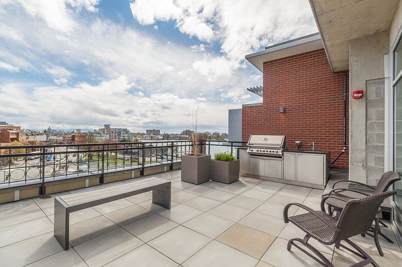Victoria Apartment for rent - 2 Bedrooms — photo 29