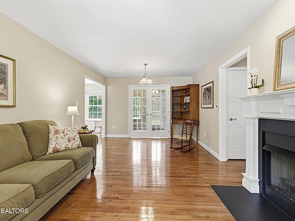 3rd image of 240 Long Rd