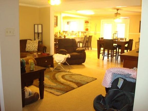 3rd image of 505 Carlyle Dr