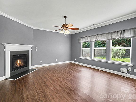 4th image of 10327 Barrands Ln