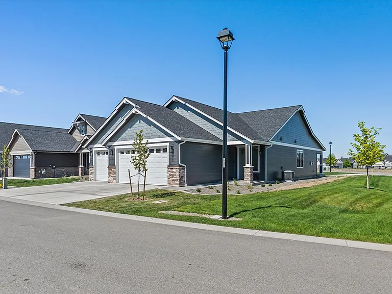 4417 W Hide Away Ln — Photo 2