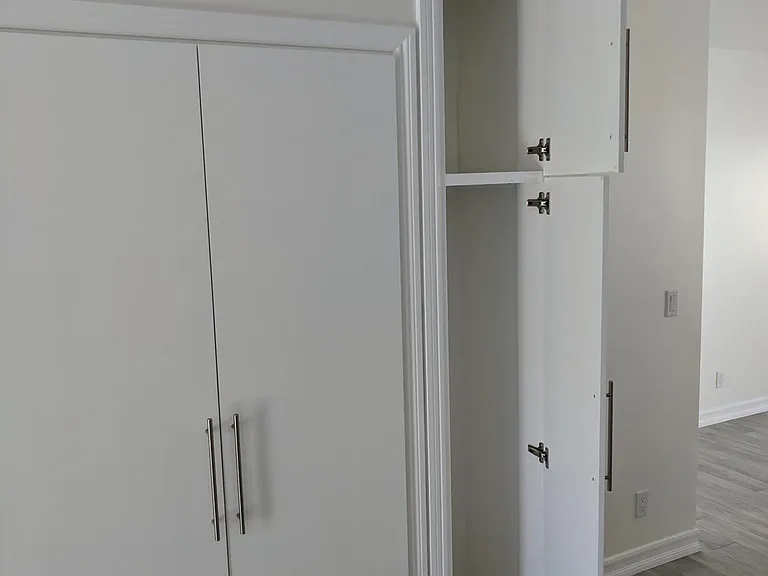 2442 Granville Ave — Photo 6