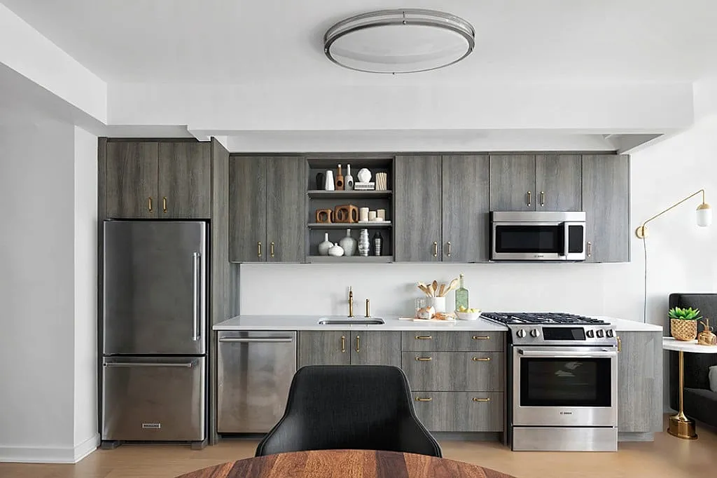 515 West 38th Street — Photo 1