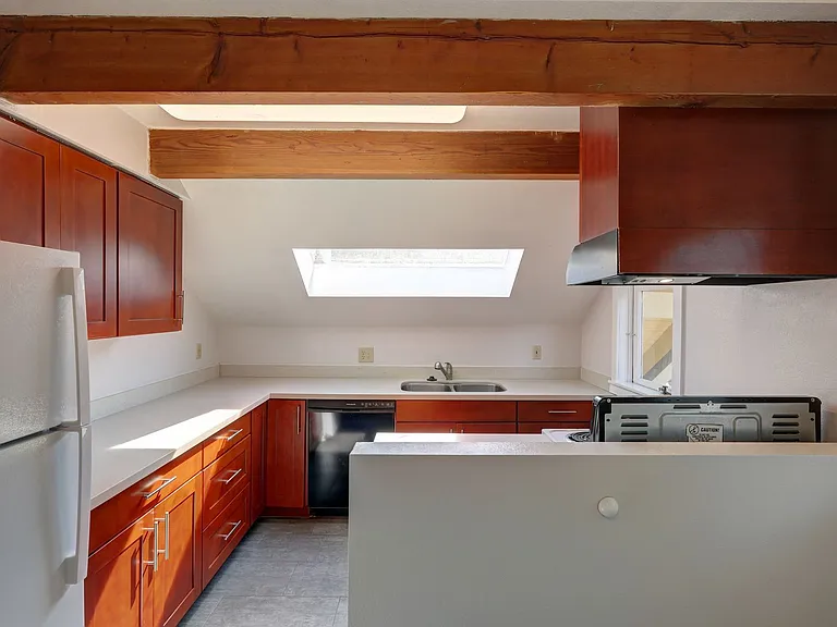 824 NE Ravenna Blvd — Photo 5