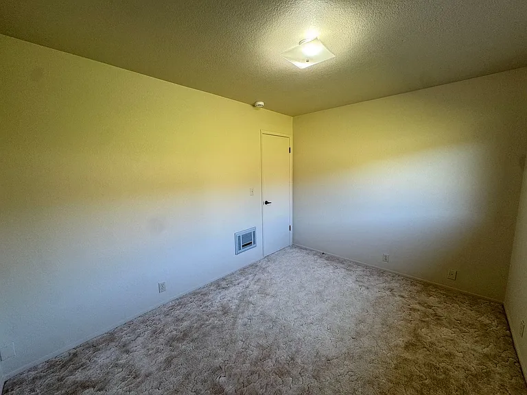 1571 Vista Grande Ln — Photo 12