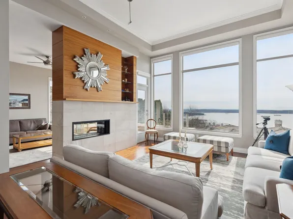 2416 Carr Ln, West Vancouver, BC V7S 3H5