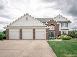 9045 S Pheasant Ridge Ln, Saline, MI 48176