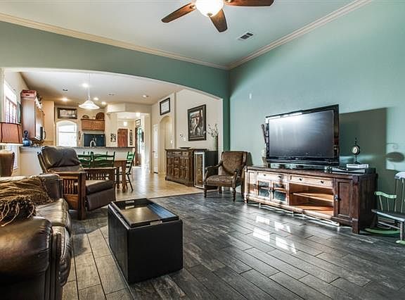 3rd image of 3901 Boxwood Dr