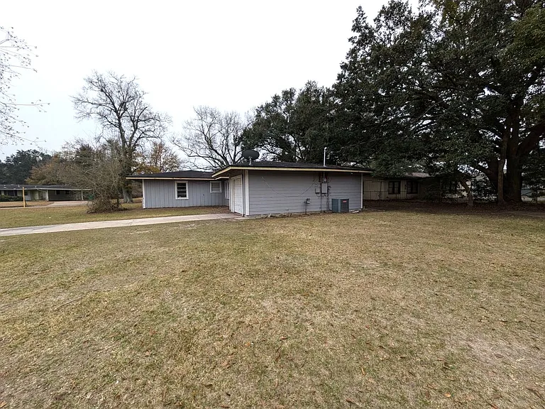302 Bridal Wreath Ave — Photo 2