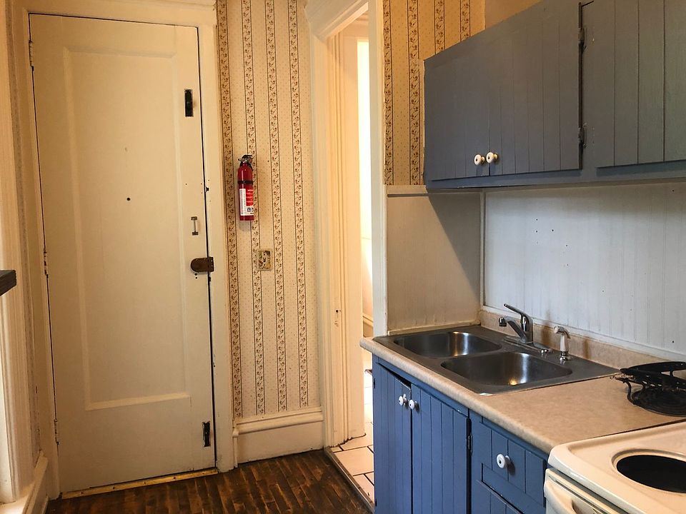 1st image of 802 W Kalamazoo Ave APT 3